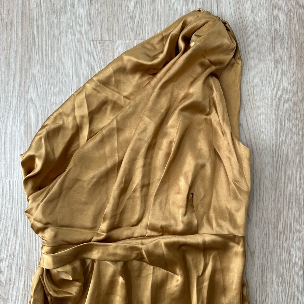 Petal & pup satin one shoulder side slit maxi dress nwot - Picture 6 of 8